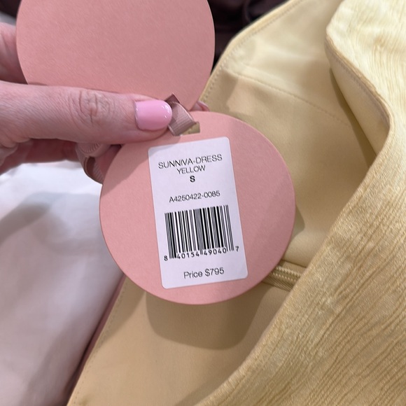 Alexis sunniva dress in yellow! NWT! Never worn, - Picture 5 of 6